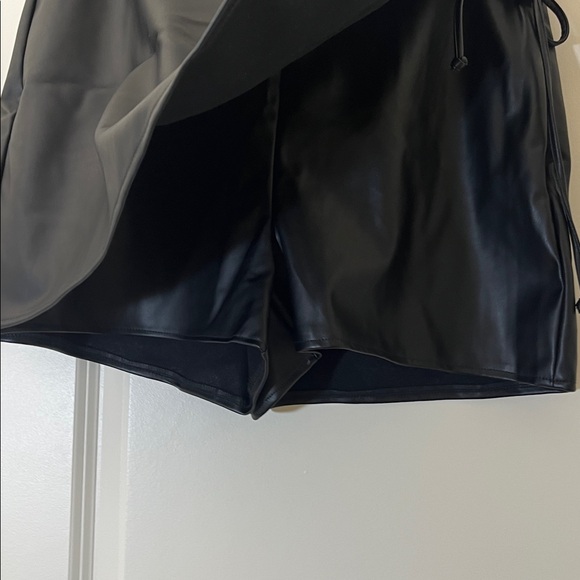 NWT T.J.Maxx Black Faux Leather Skort - Picture 2 of 7